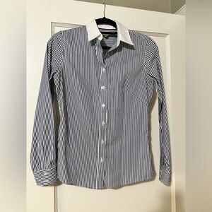 Women’s sz 4 Banana Republic Navy and White Striped Button Up